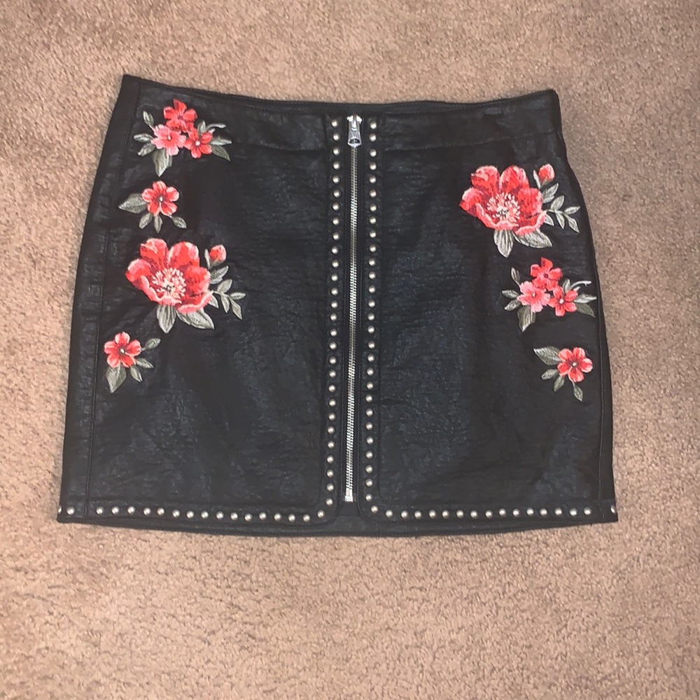 American eagle faux leather skirt